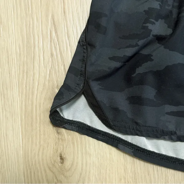 Vuori Black Watercolor Camo Clementine Dolphin Hem Lined Running Short XS *FLAWS - Image 3