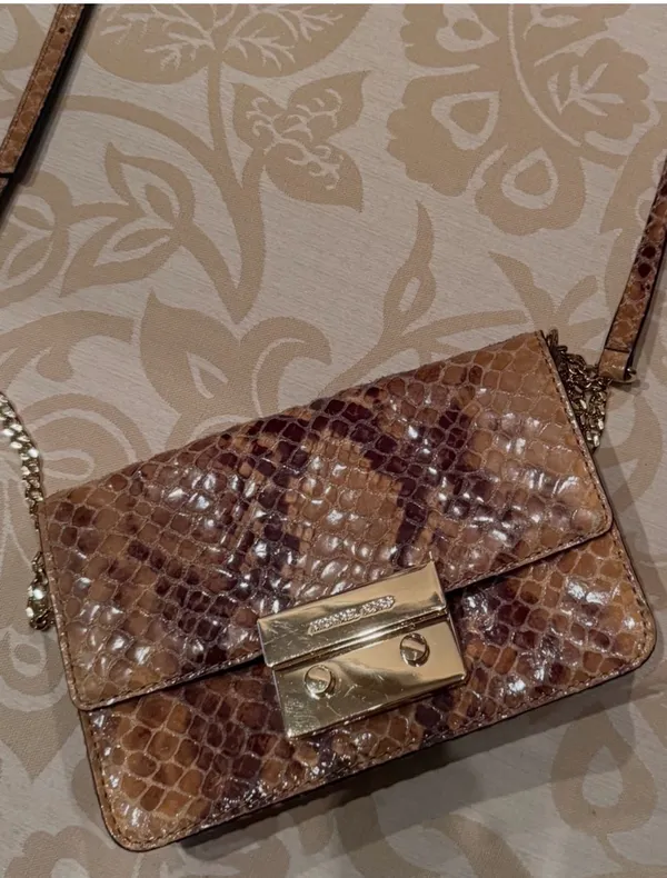 Michael Kors Crossbody Bag - Image 2