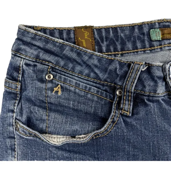 Aura by Wrangler Low Rise Jeans Instant Slimming Women Size 8 Short Boot Cut Leg - Image 6