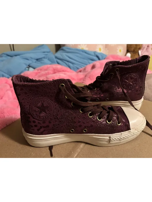 Converse All Star High Top Sneakers in Burgundy Size 8.5 - Image 2