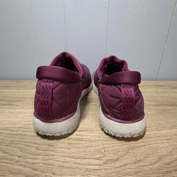 L.L. Bean‎ Quilted Ultralight Primaloft Waterproof Slip-On Shoes Berry Size 6 - Image 4