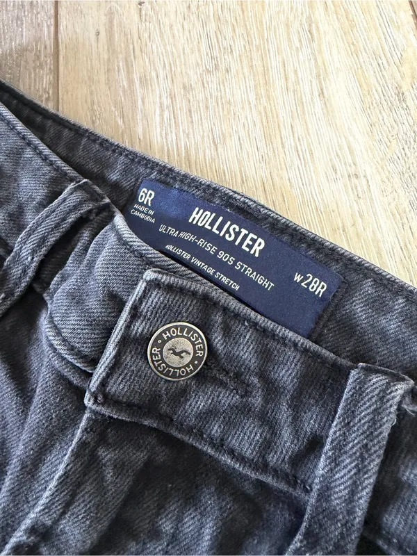 Hollister Ultra High-Rise 90s Straight Jeans In Washed Black - Image 6