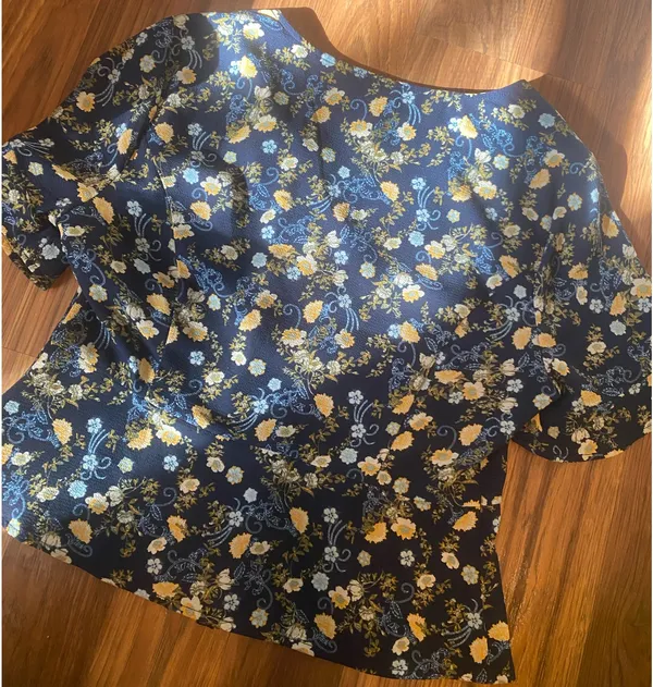 Navy Blue Floral Blouse Size L - Image 4