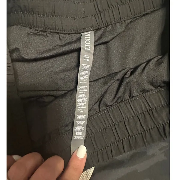 Vuori Clementine 2.5" Shorts Women's Size Large Black Gray Camo Running Active - Image 3