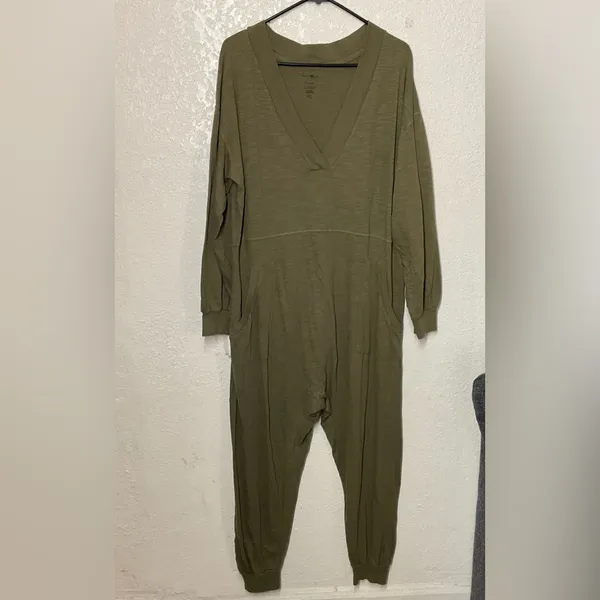 Natural Life Johnnie Plunge Jumpsuit Olive Green V Neck Slouchy Harem Lounge XS - Image 2