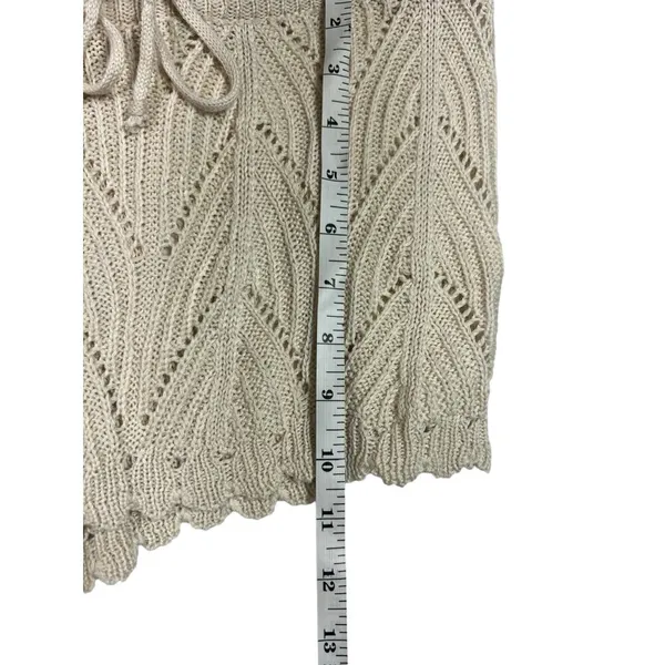 Women's Knitted Cream Shorts Size M - Image 5
