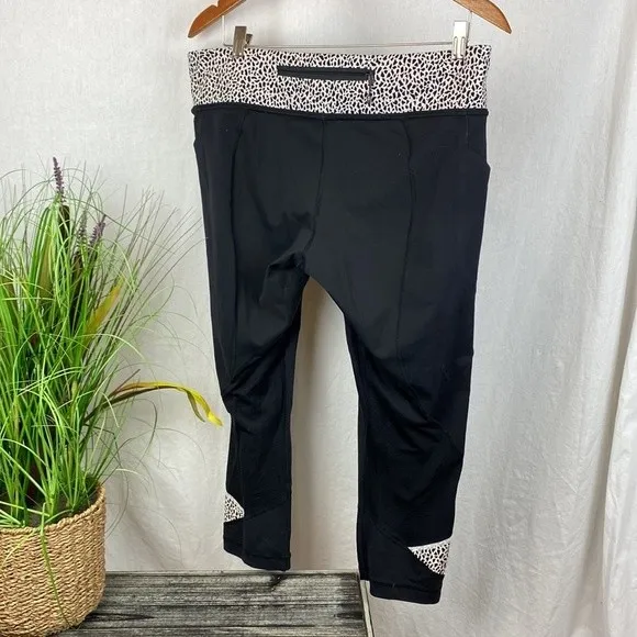 Lululemon Black Animal Print Mid Rise Capri Legging Pants 12 - Image 4