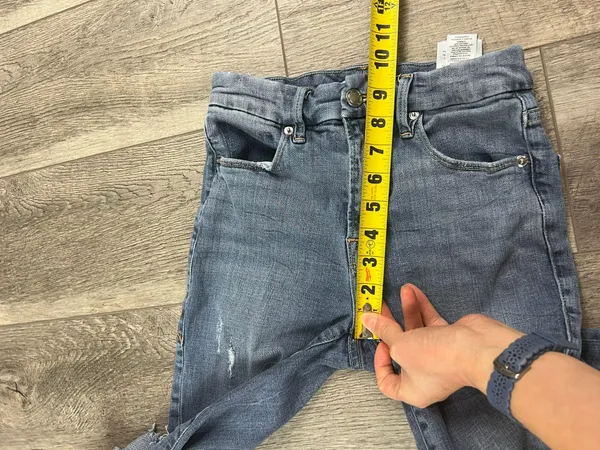 Good American Distressed Jeans - Image 15