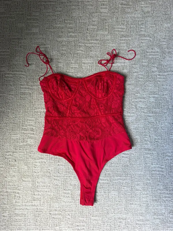 superdown Red Lace Bustier Bodysuit with Tie Straps - Image 2