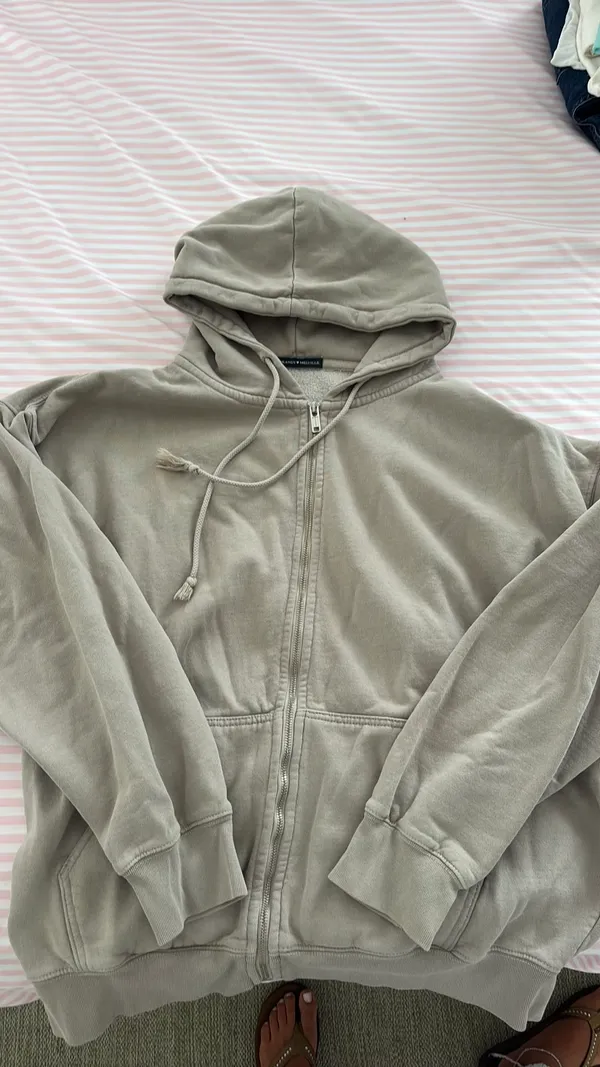 Brandy Melville Zip-Up Hoodie - Image 5
