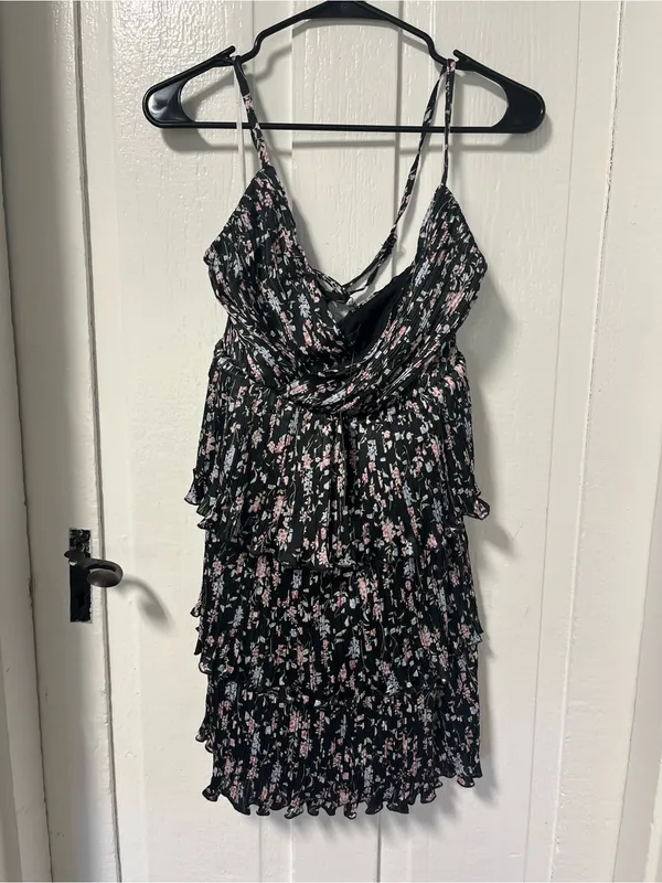 NWT Lulus Quaint Cutie Black Floral Pleated Tiered Mini Dress Size Large - Image 5