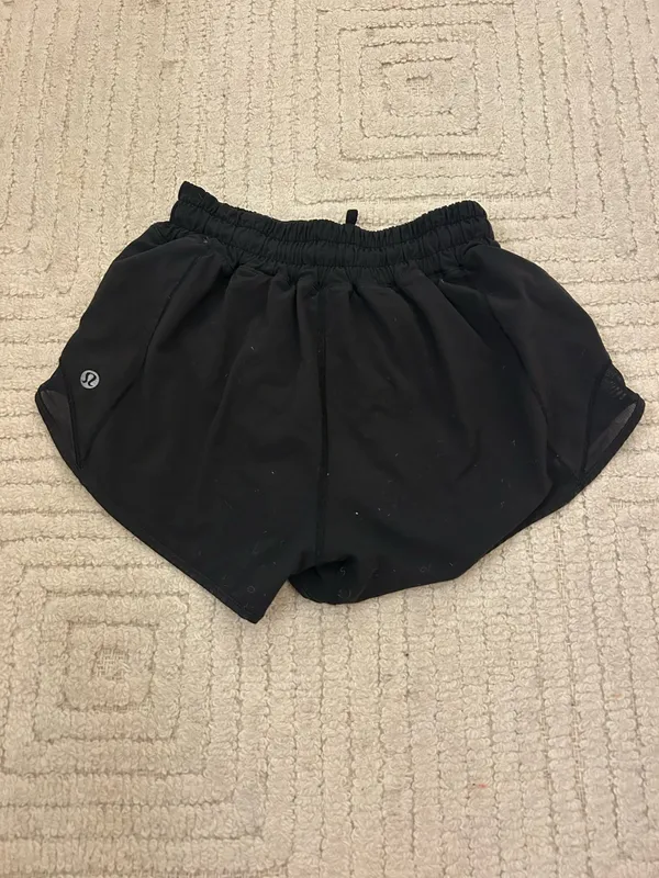 Lululemon Shorts Hotty Hot 2.5" Low-Rise - Image 2