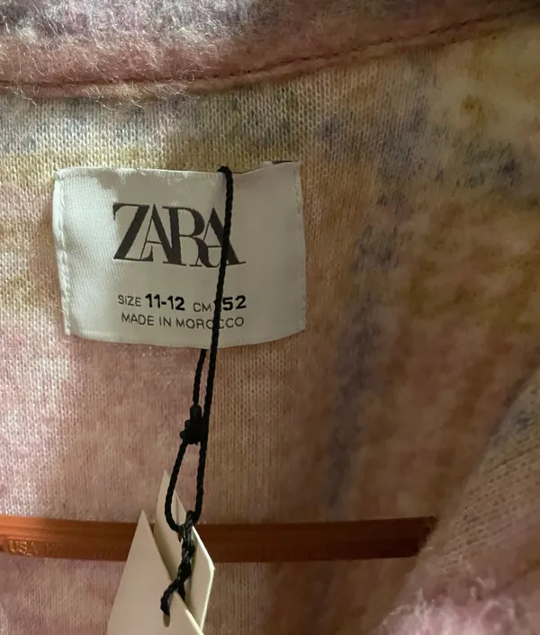 ZARA pink plaid wool-blend shacket with soft brushed texture. Lightweight outer layer styled with front flap pockets and a relaxed collar. Versatile layering piece that adds a feminine pop of pink to outfits. - Image 4