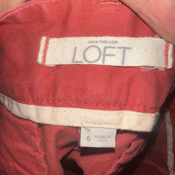Loft pink/red washed flat front size 6 basic classic shorts - Image 3