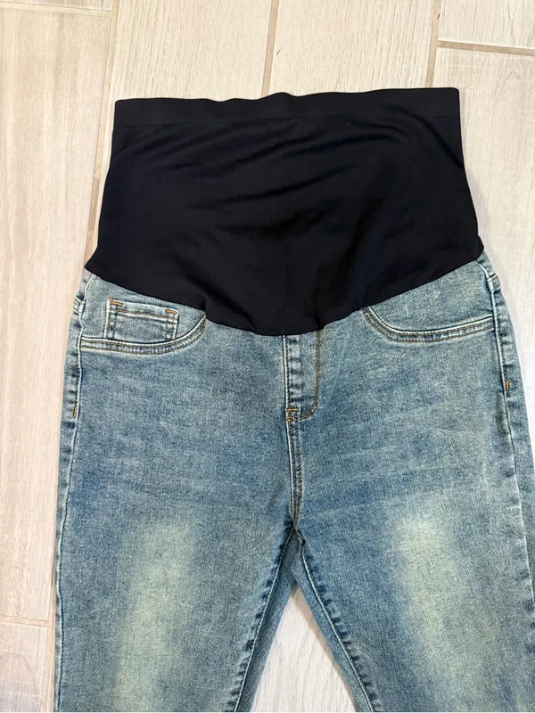 Light Blue Maternity Skinny Jeans with Black Belly Panel - Image 5