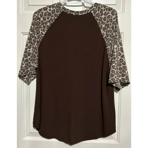 Zenana Women's Brown Animal Print Short Sleeve‎ T-Shirt with Front Pocket Size L - Image 2