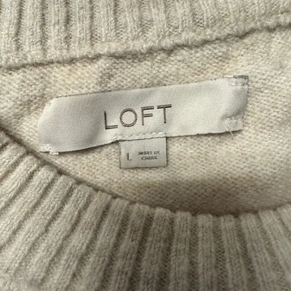 2161 | LOFT Christmas Holiday Gift Bow Embroidered Holly Sweater Cream Women L - Image 5