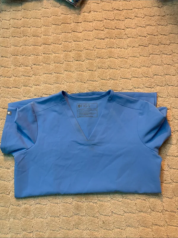 FIGS Clothing Casma Three-Pocket Scrub Top in Ceil Blue size XXS - Image 4