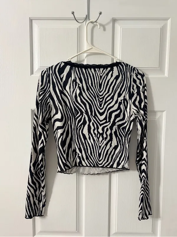 SHEIN Black & White Zebra Lace-Trim Long Sleeve Crop Top - Image 3