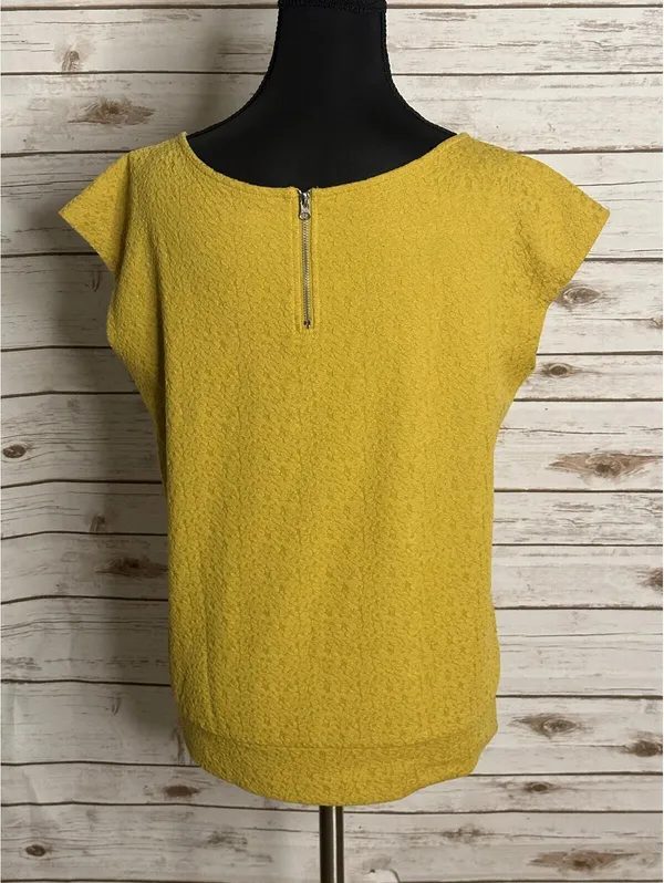 Ann Taylor LOFT textured knit top/blouse Small yellow cap sleeve minimalist - Image 6