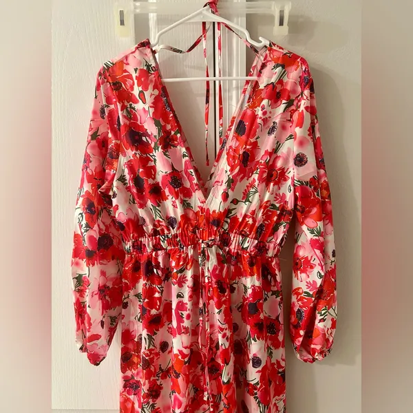 NWT Floral Red and Pink Women's Dress Size Medium - Image 2