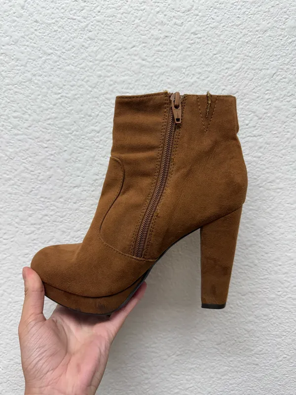 Mossimo Supply Co Brown suede platform ankle boots size 6 - Image 2