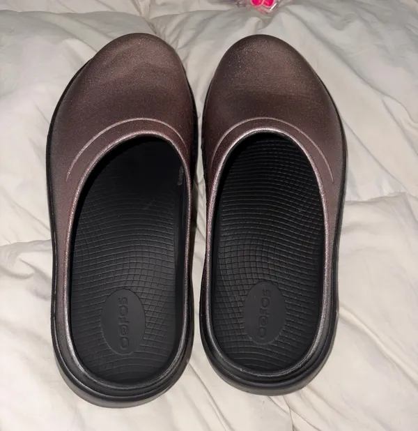 OOFOS luxe Pink Size 10 - Image 5