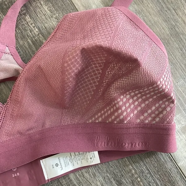 Lululemon Awake To Lace Bra 34B lot Plumful/smoky blush and black/nude - Image 3