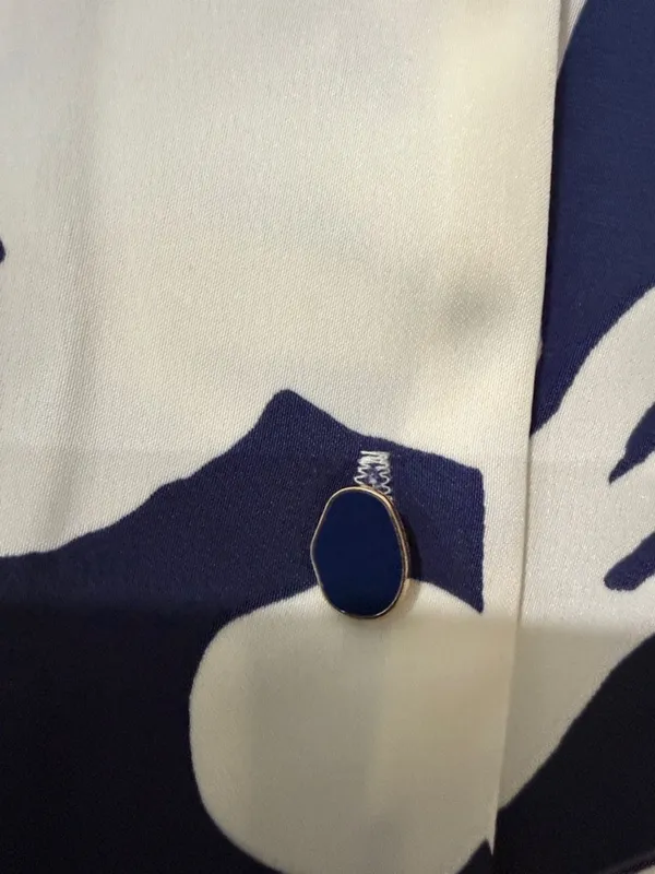 Rachel Zoe Navy Blue And White Front Button Abstract Shirt Size Small - Image 4