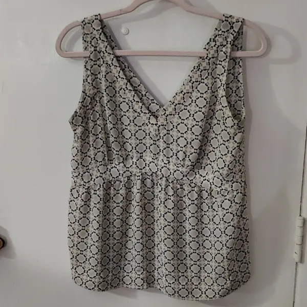 LOFT V-Neck Peplum Geometric Mosaic Print Top 4P Petite Boho Balletcore Classic - Image 3