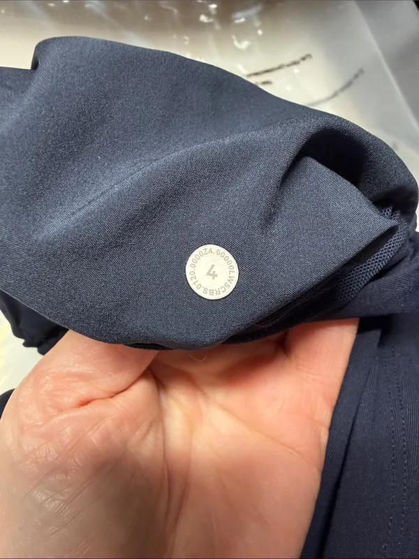 Lululemon Women's On The Fly‎ Pant Navy Blue Size 4 - Image 4