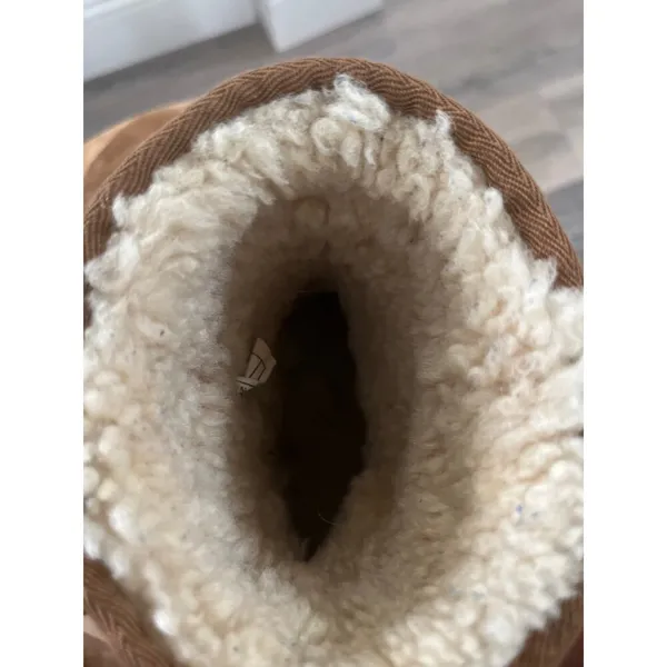 UGG Australia Sz 5 fur lined boots - ankle height - Image 6