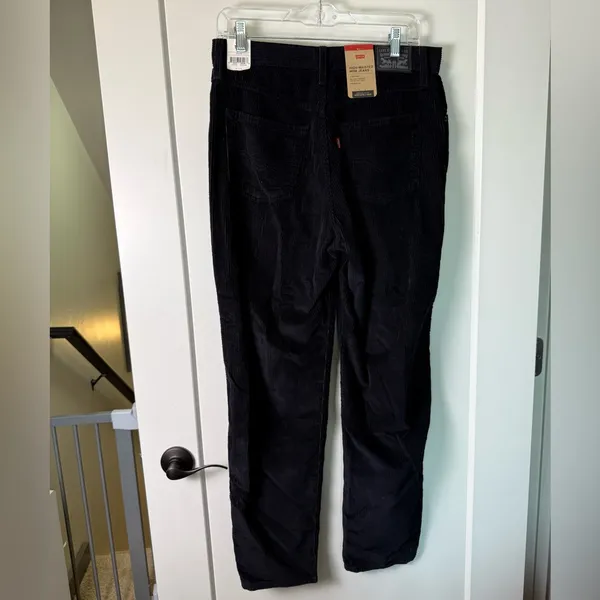 NWT Women's Levis High Waisted Mom Jean Black Corduroy Relaxed Tapered Fit 30x30 - Image 3