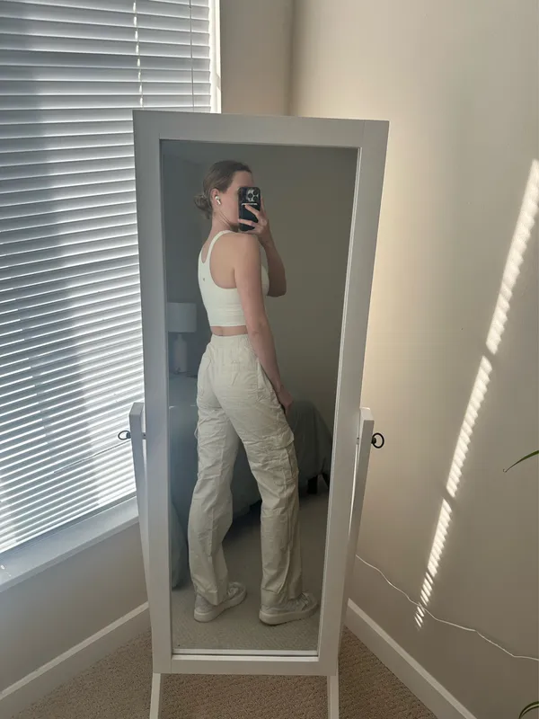 Abercrombie Women's Cream Relaxed Cargo Pants - Image 11
