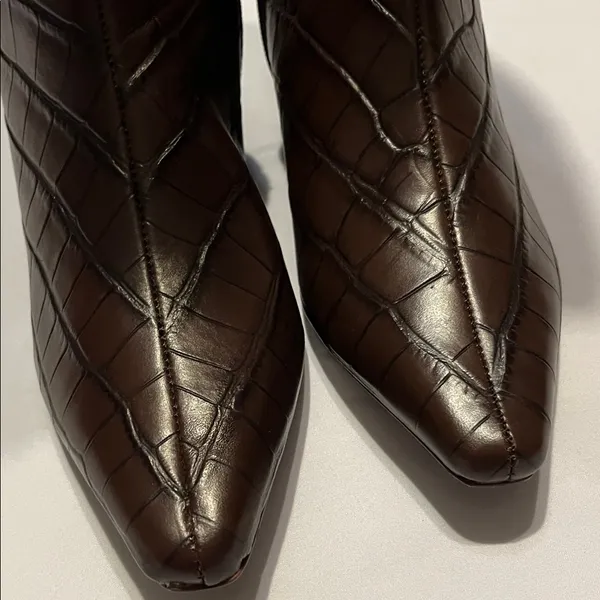 Gianni Bini Brown Croc-Embossed Heeled Boots - Image 7
