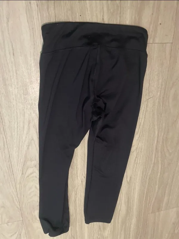 all in motion Black Cropped Leggings with Logo - Image 3