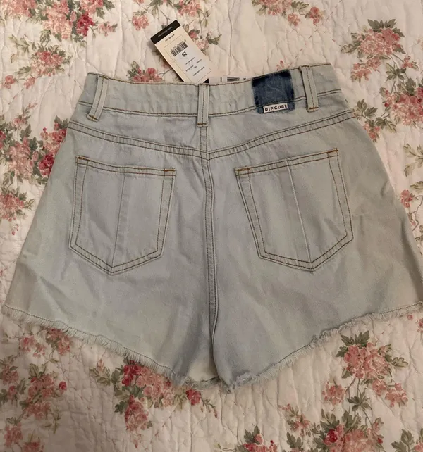NWT denim shorts distressed rip curl - Image 2
