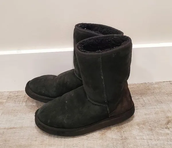Ugg Black Classic Short II Boots Women's Size 8 - Image 4