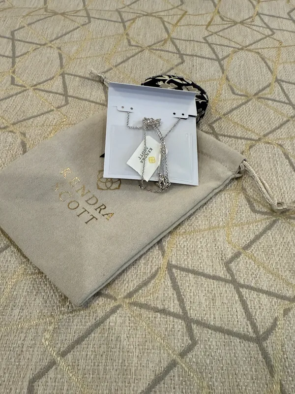 Kendra Scott hot pink lips necklace - Image 2