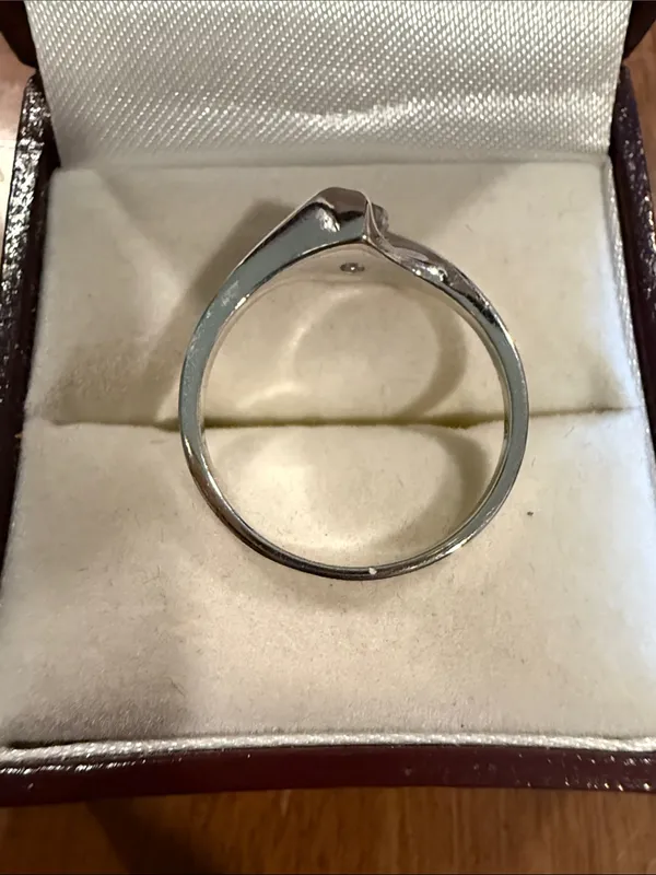 Sterling-Inspired Silver Twist Ring with Clear Center Stone Size 6 3/4 - Image 5