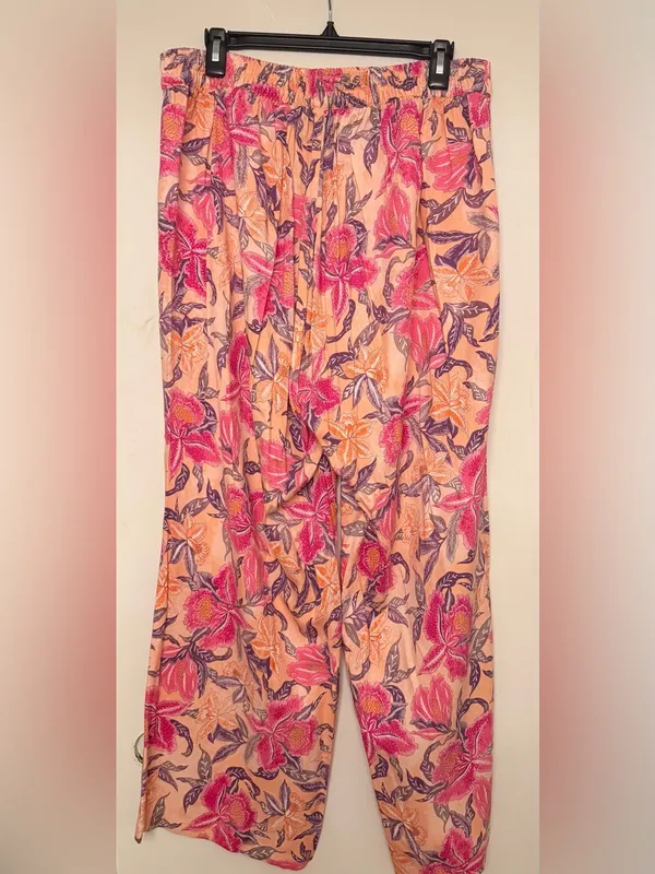 Old Navy Peach Floral Wide-Leg Pants with Pink and Purple Blooms🌸 - Image 4