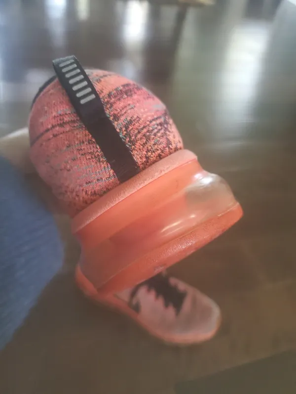 Nike Coral Flyknit Running Shoe with Black Swoosh AirMax Orange And Black Size 8 - Image 4