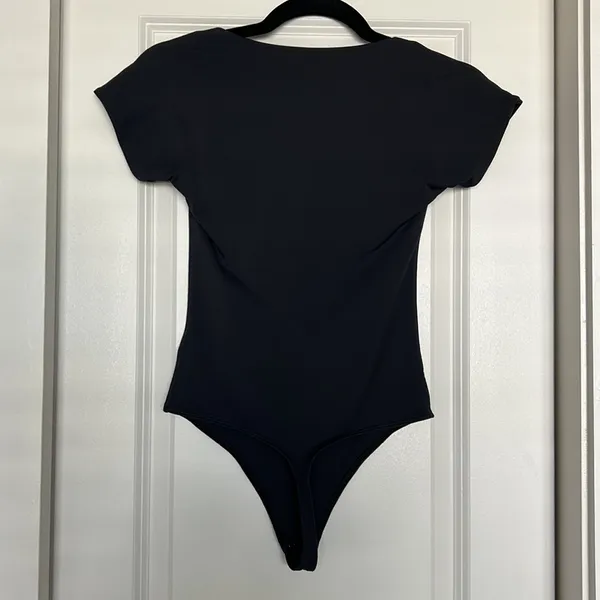 Aritzia Babaton Contour Squareneck Shortsleeve Bodysuit (S) - Image 2