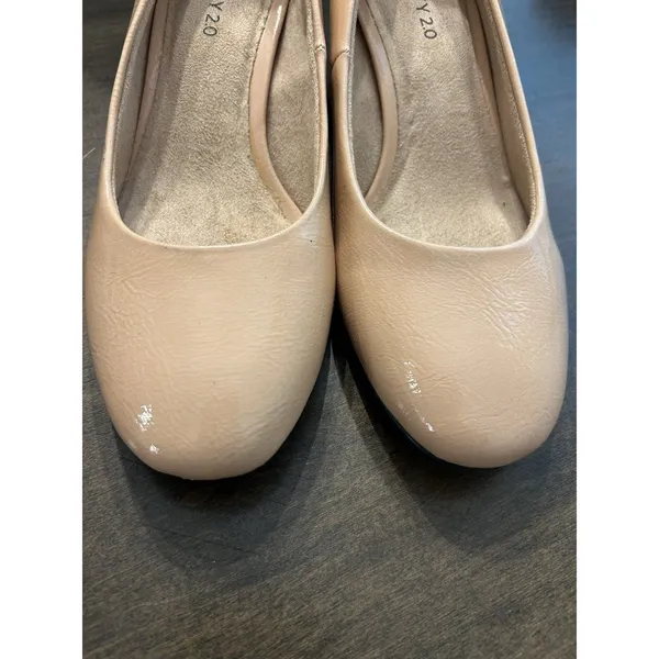 Lifestride Velocity 2.0 Josie Tan Beige Patent Classic Low 2" Chunky Heels 6 EUC - Image 2