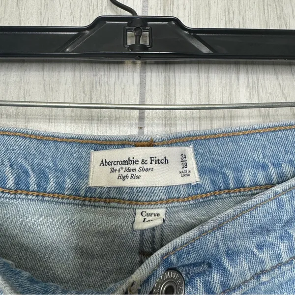 NWT Abercrombie & Fitch Plus Size Curve Love High Rise The 4” Mom Short 34/18 - Image 9