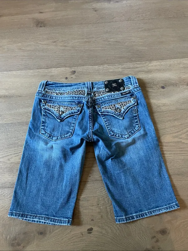 Miss Me Bermuda Shorts Sequin and Rhinestone Embellishments Size 29 - Image 13