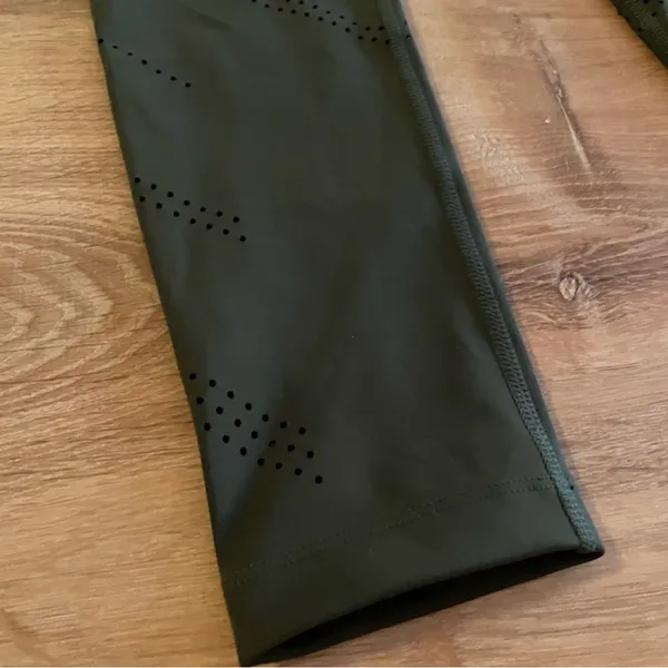 NWT: Barry’s Fit Laser Cut Sprinter Tight in olive green - Image 2