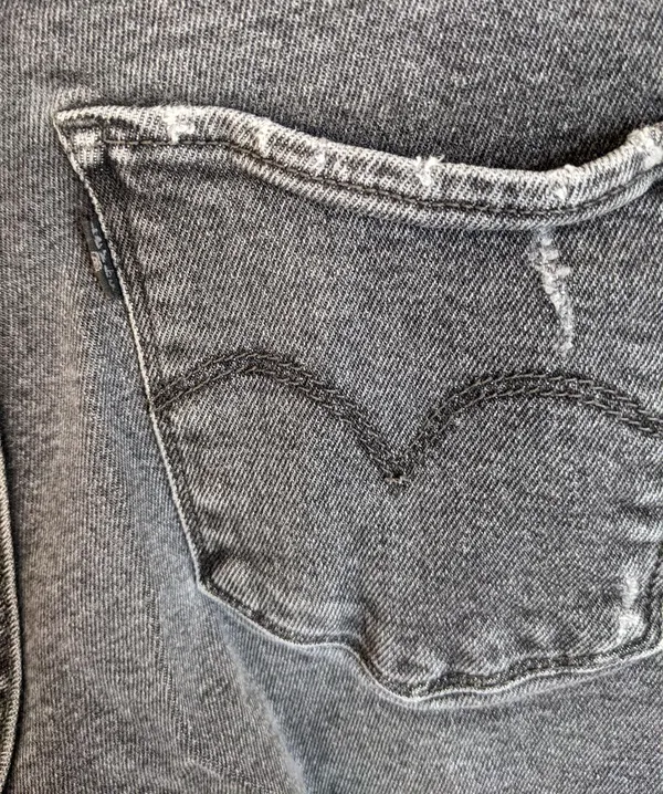 Levi’s Grey Distressed Jeans - Image 4