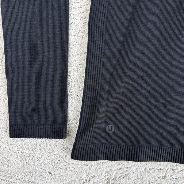 Women's Lululemon Size 6 Turtle Neck Base Layer Long Sleeve Athletic Running - Image 5