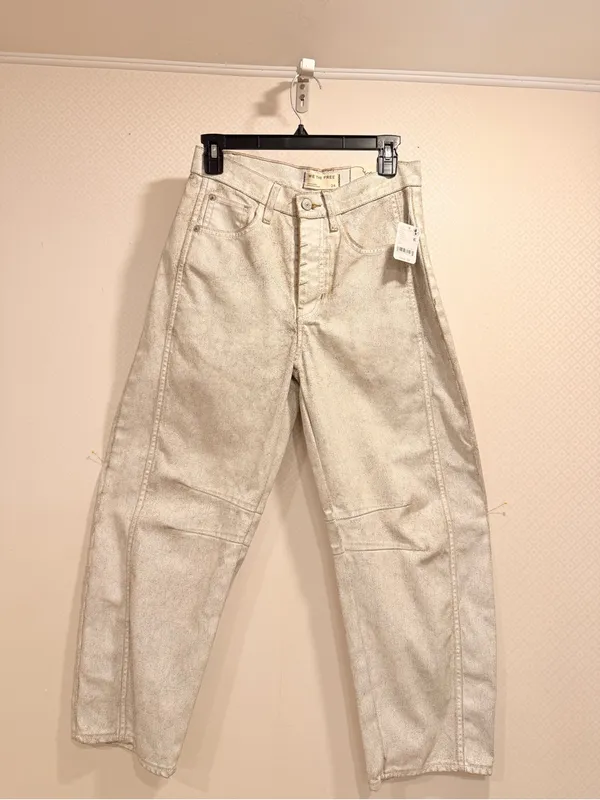 NWT We The Free Good Luck Mid Rise Barrel Acid-Wash Denim Jeans Off-White Sz 24 - Image 2